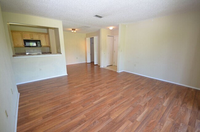 Building Photo - Windsor Park #514