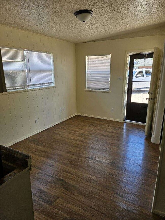 Building Photo - 221 Gayland Dr