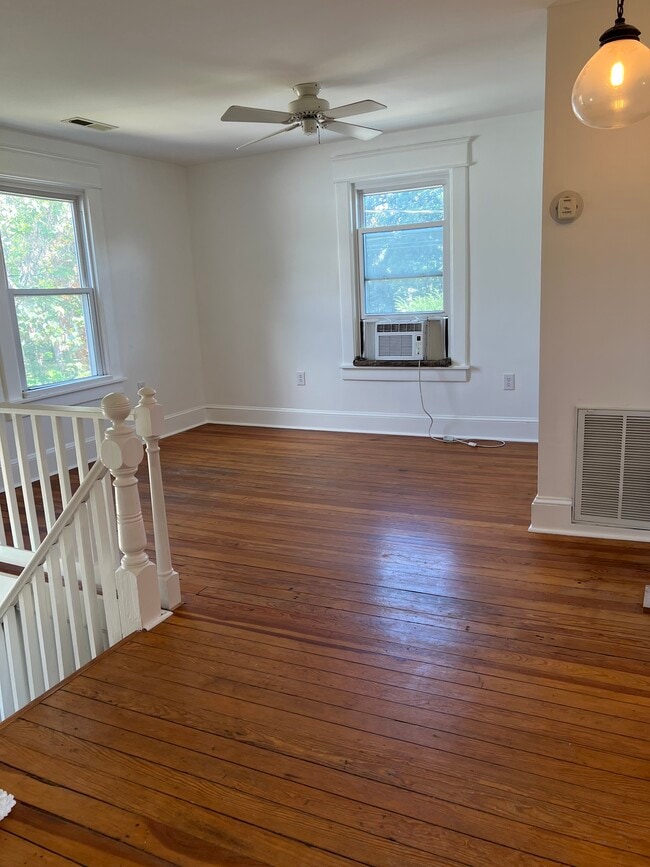 Common area - 704 Blenheim Ave