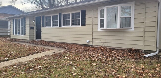 Building Photo - 4 Bedroom 1.5 bath in Argenta Oreana School District!