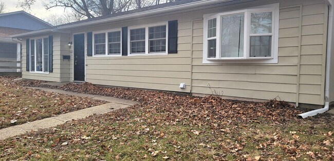Foto del edificio - 4 Bedroom 1.5 bath in Argenta Oreana School District!