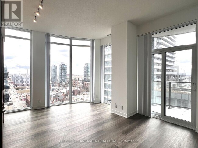 Photo du bâtiment - 180 Front St E