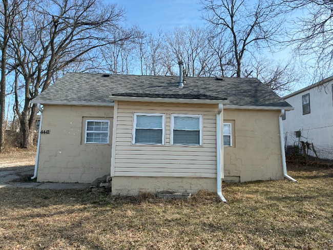 Building Photo - 4441 NE Winn Rd