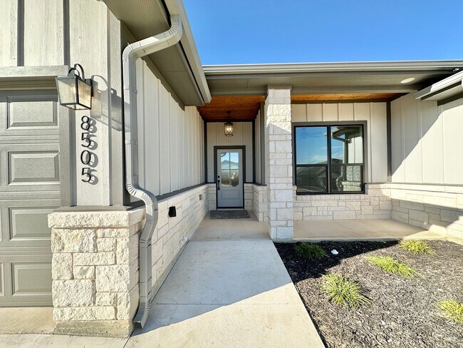 Building Photo - Viewable Now by Appointment Only!