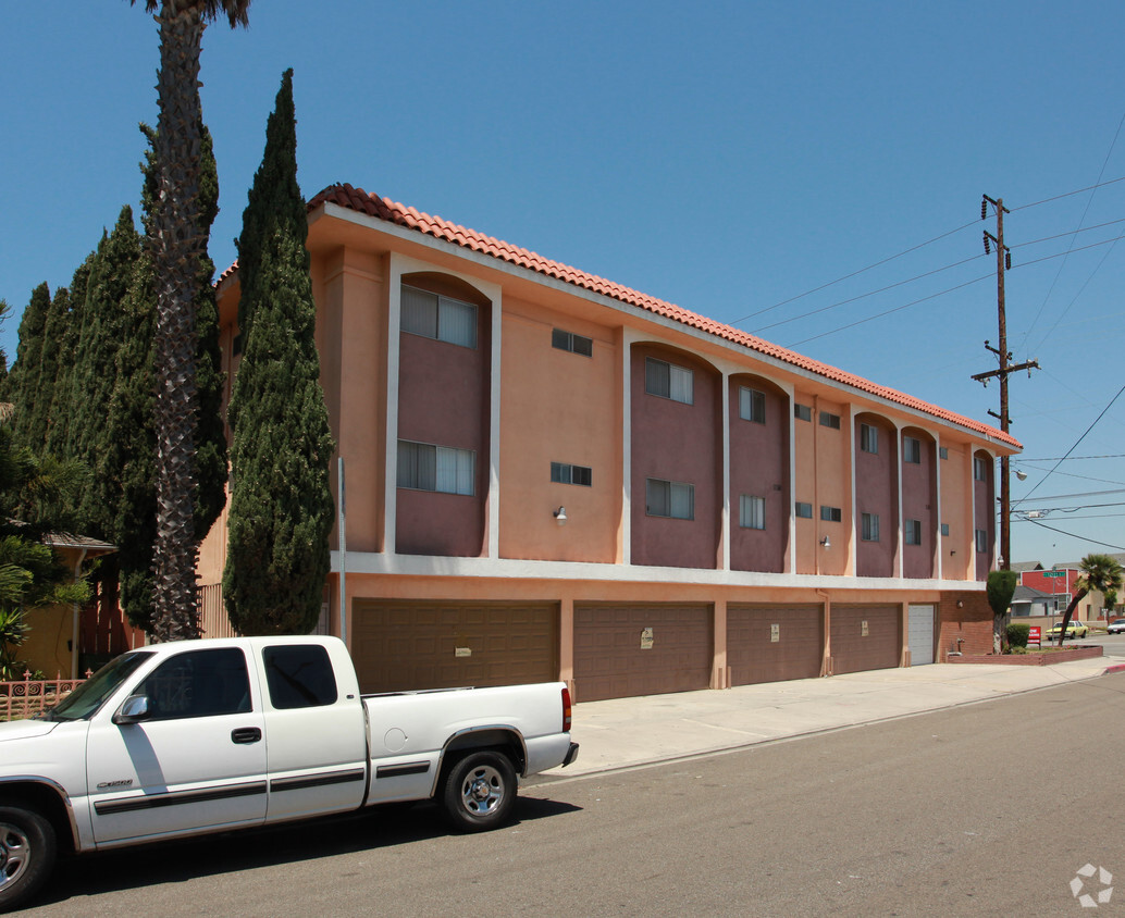 Building Photo - The Valencia Apartments