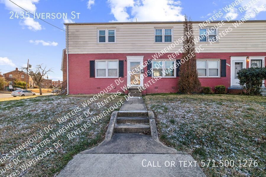 Foto principal - Move-in ready 2-level, 2Bd/1Bth end-of-row...