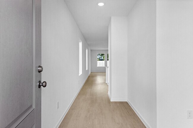 Building Photo - 3038 Mallorca Dr