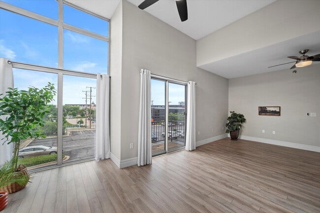 Building Photo - 2121 S Kinnickinnic Ave