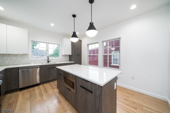 Building Photo - 105 N Fullerton Ave