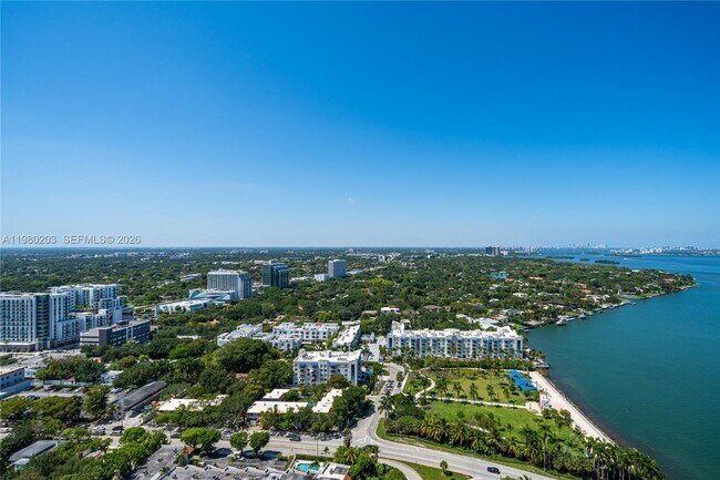 Foto del edificio - 601 NE 36th St