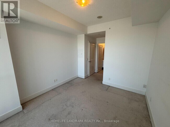 Photo du bâtiment - 8081 Birchmount Rd