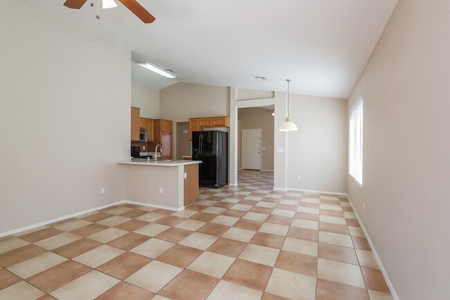 Foto del edificio - 8621 W Mission Ln
