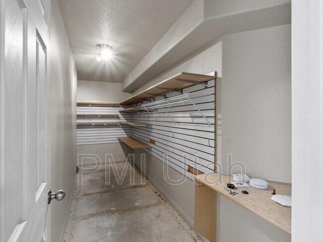 Building Photo - 3464 Plymouth Rock Cove