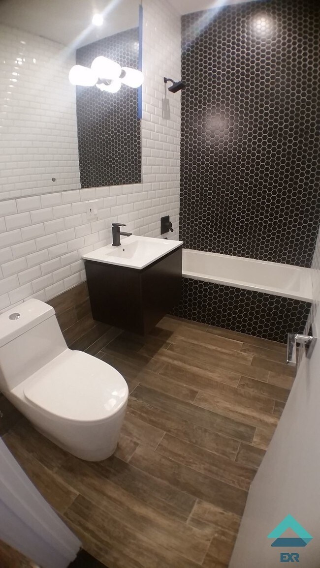 Foto del edificio - 1879 Linden Blvd