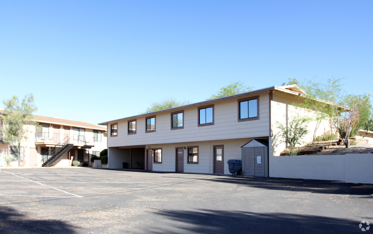 Building Photo - Palm Drive Apartments