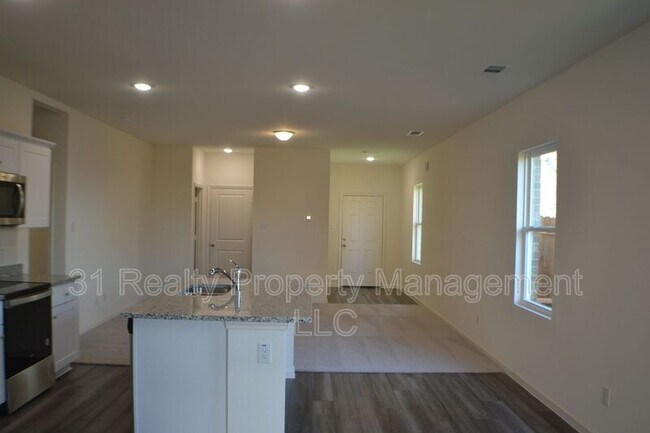 Building Photo - 6417 Bishop Dr