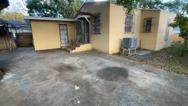 Building Photo - 2299 NW 35th St