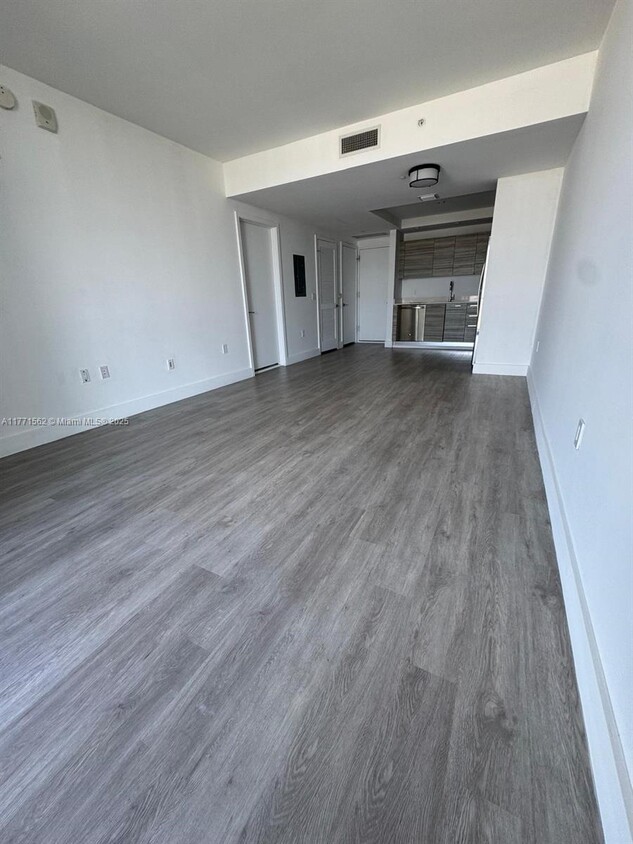 Foto principal - 121 NE 34th St