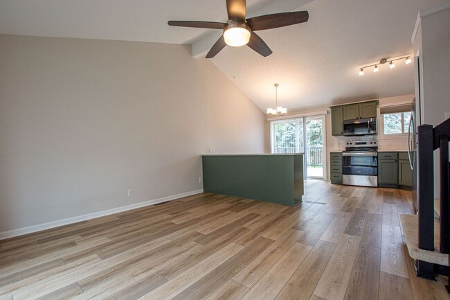 Building Photo - Super Cute 3 Bedroom / 2.5 Bath Home!