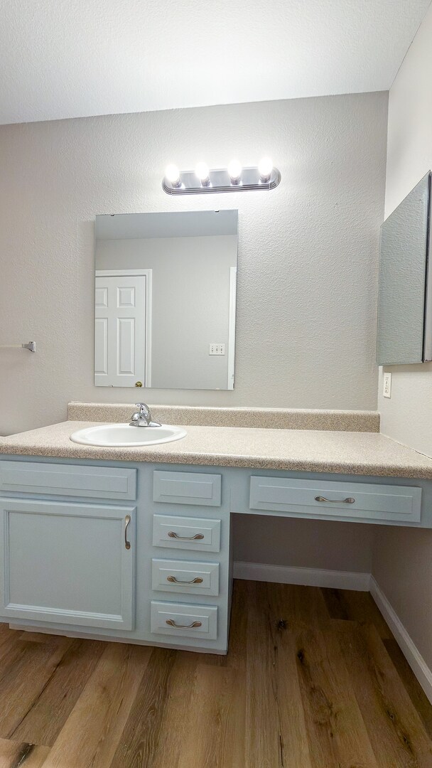 Building Photo - 806 S Sunny Ln