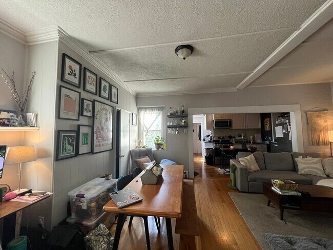 Foto del edificio - 248 Princeton St