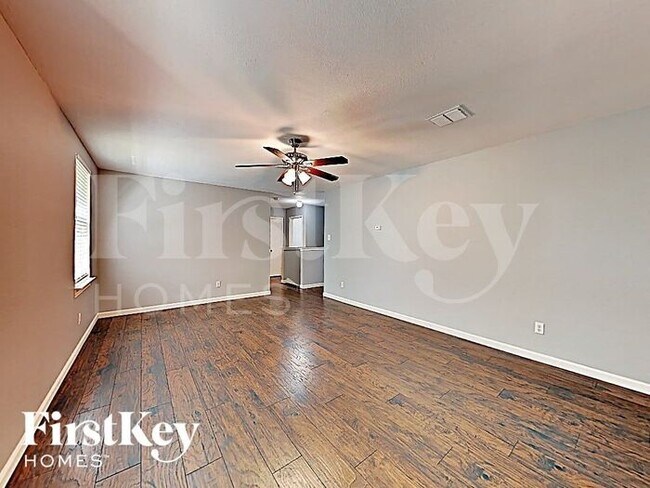 Building Photo - 1912 Lariat Dr