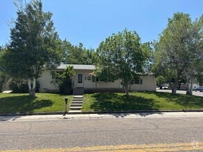 Building Photo - 871 Bretton Dr
