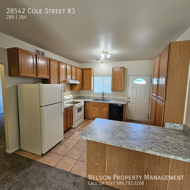 Foto del edificio - 28542 Cole St