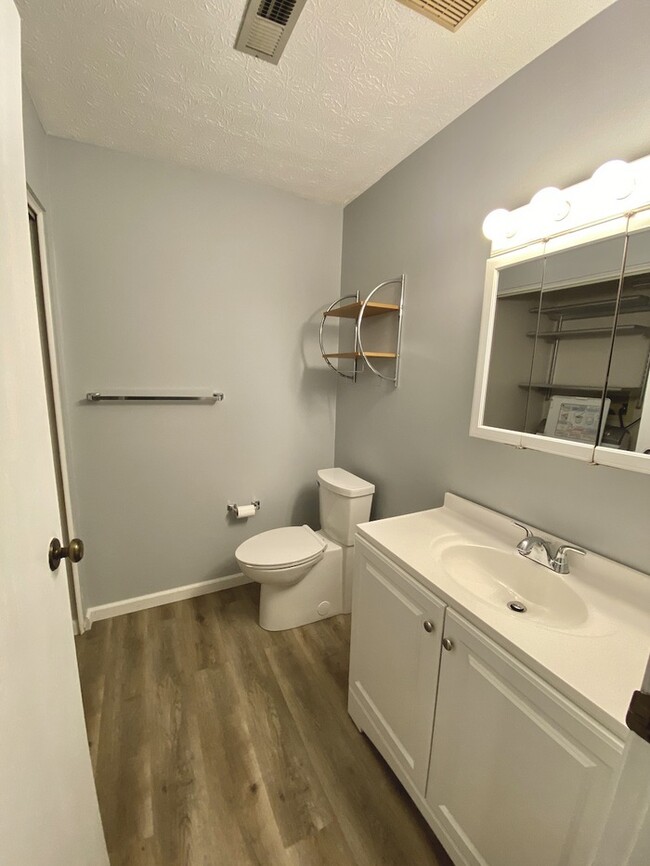 Building Photo - 518 Riddle Rd