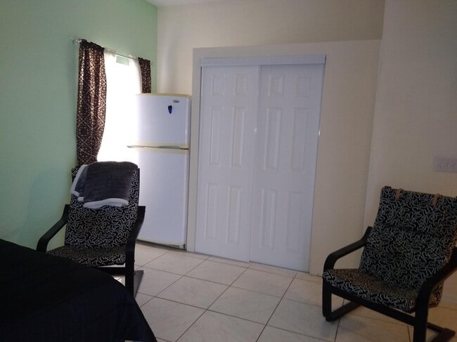 Building Photo - 106 Woodbury Pines Cir