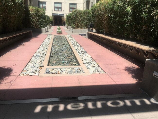 Foto del edificio - 1150 J St