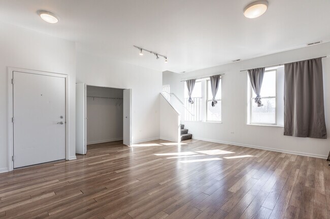 Foto del edificio - 2700 W North Ave