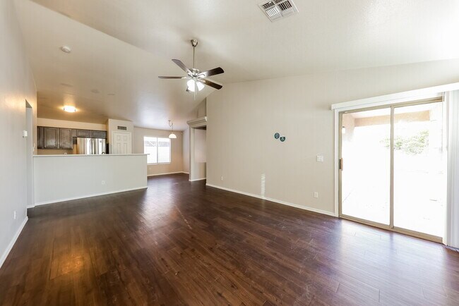 Foto del edificio - 12738 W Redfield Rd