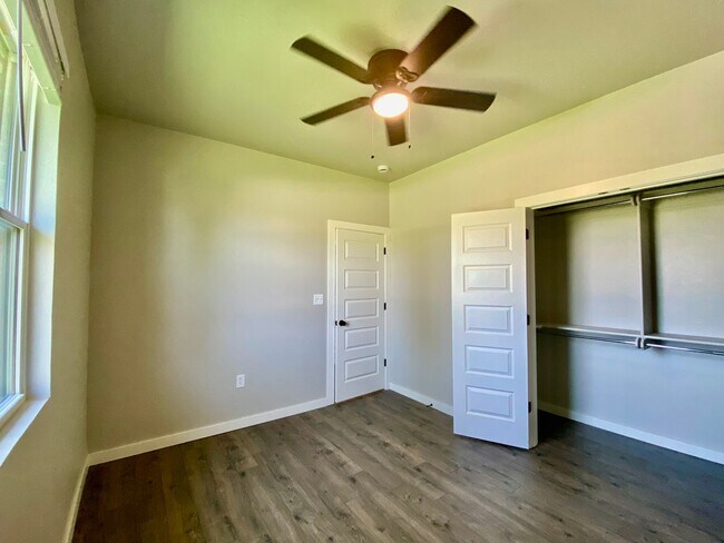 Foto del edificio - 4923 Spring Ridge Rd