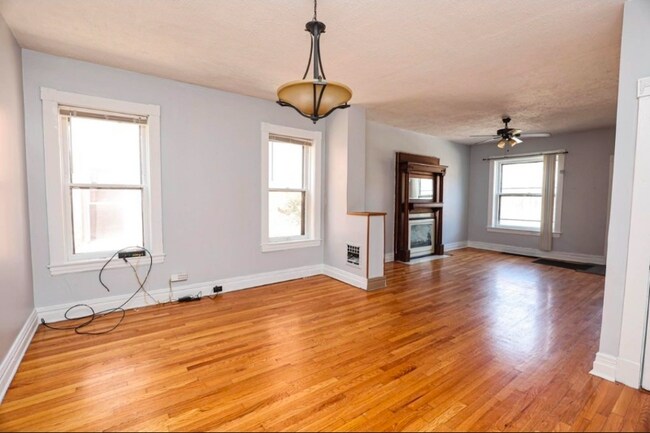 Foto del edificio - 3908-3910-3910 Flad Ave