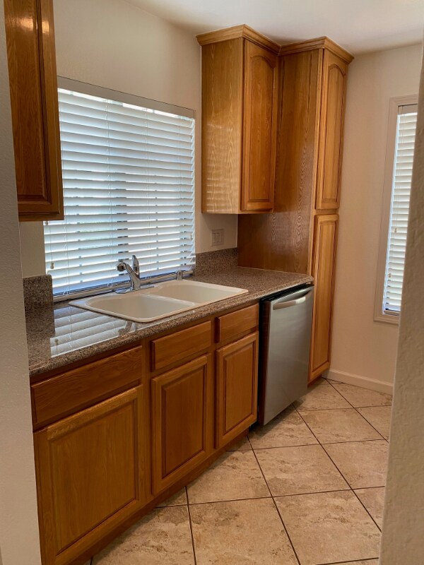2554 Olive Dr Unit 81, Palmdale, CA 93550 Condo for Rent in Palmdale
