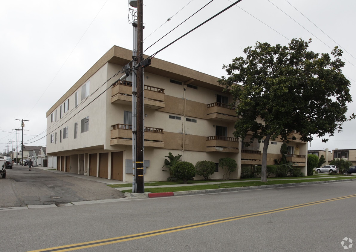 Building - 428 16th St