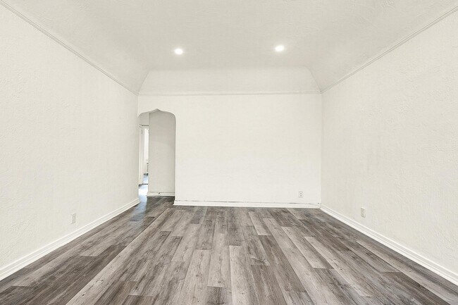 Foto del edificio - 78-20 Kneeland Ave