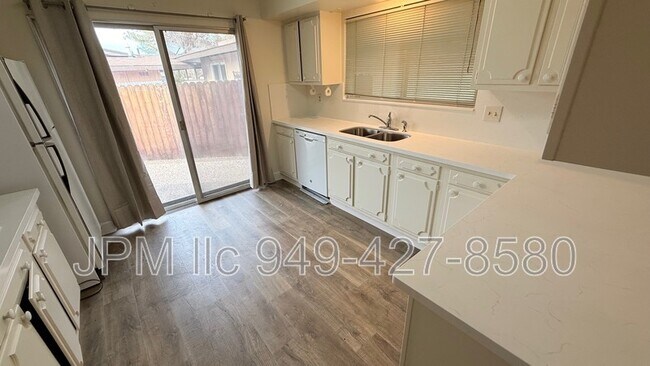 Foto del edificio - 3505 E Hidden Valley Dr