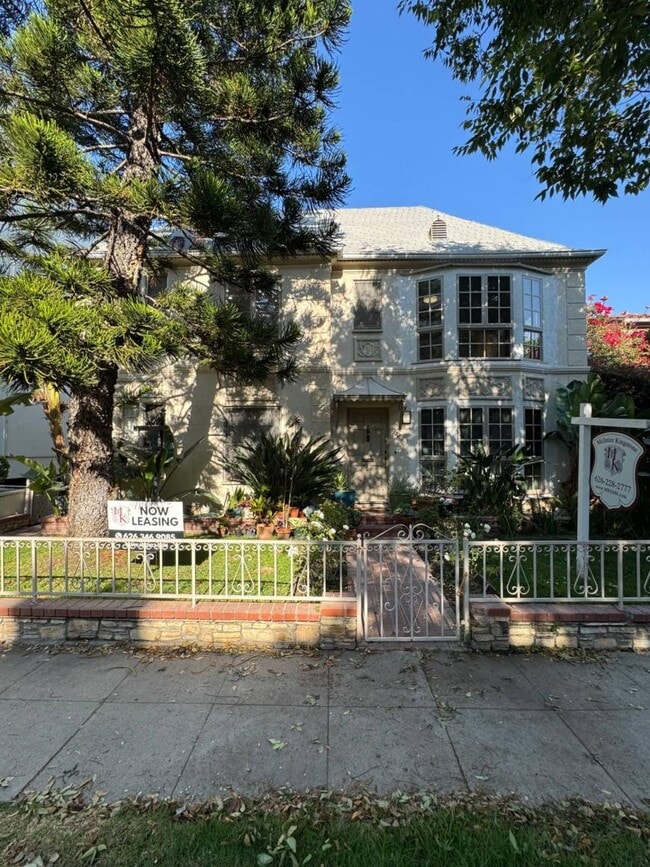 Building Photo - 2.0 bedroom in Beverly Hills California 90212