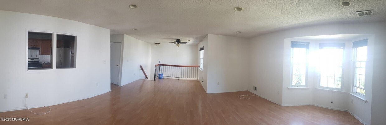 Primary Photo - 320 Tulip Ln