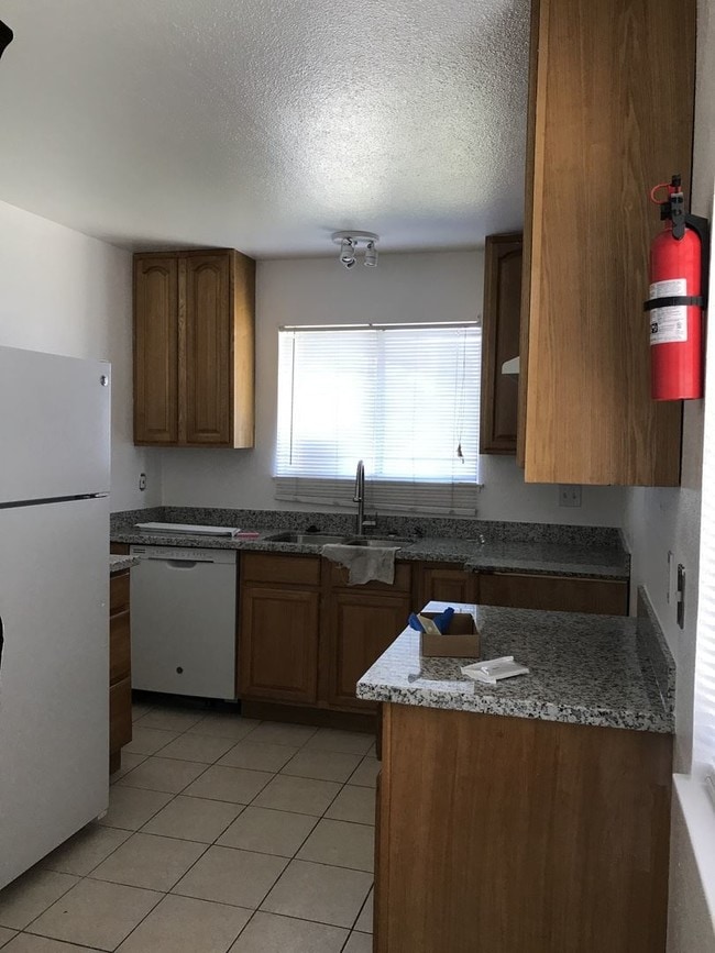 Building Photo - 2 br, 1 bath House - 2166 OKITA COURT