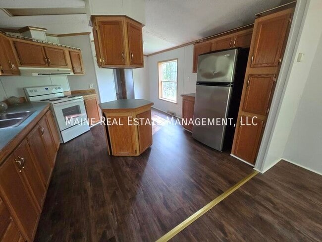 Building Photo - 171 Riverside Dr