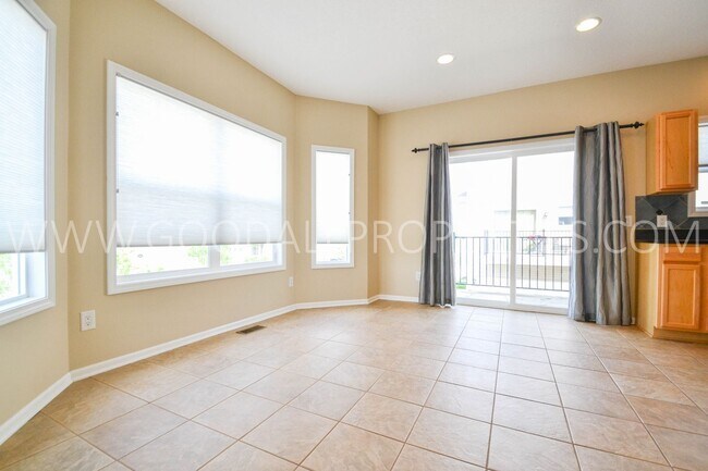 Foto del edificio - Beautiful 3 Bedroom Townhome in West Des M...