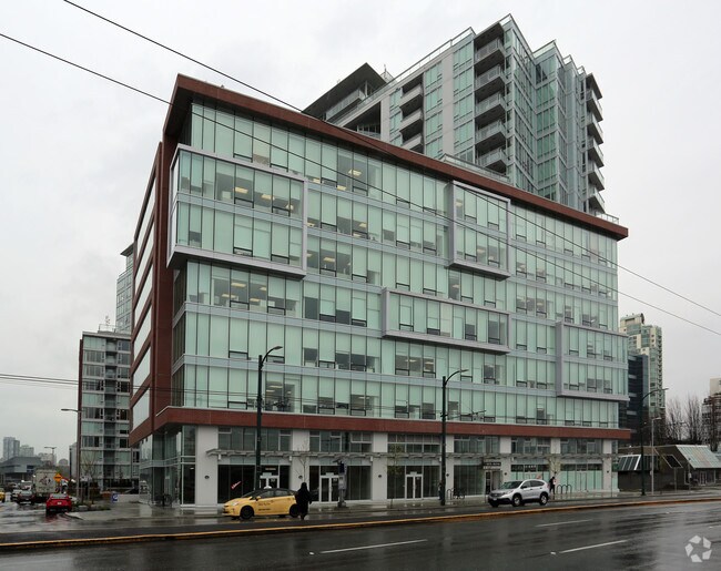 Photo du bâtiment - Central & Skybridge Residences