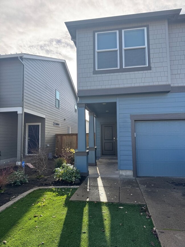 Building Photo - 4 Bedroom, 2.5 bath, newer home in desirable location!!