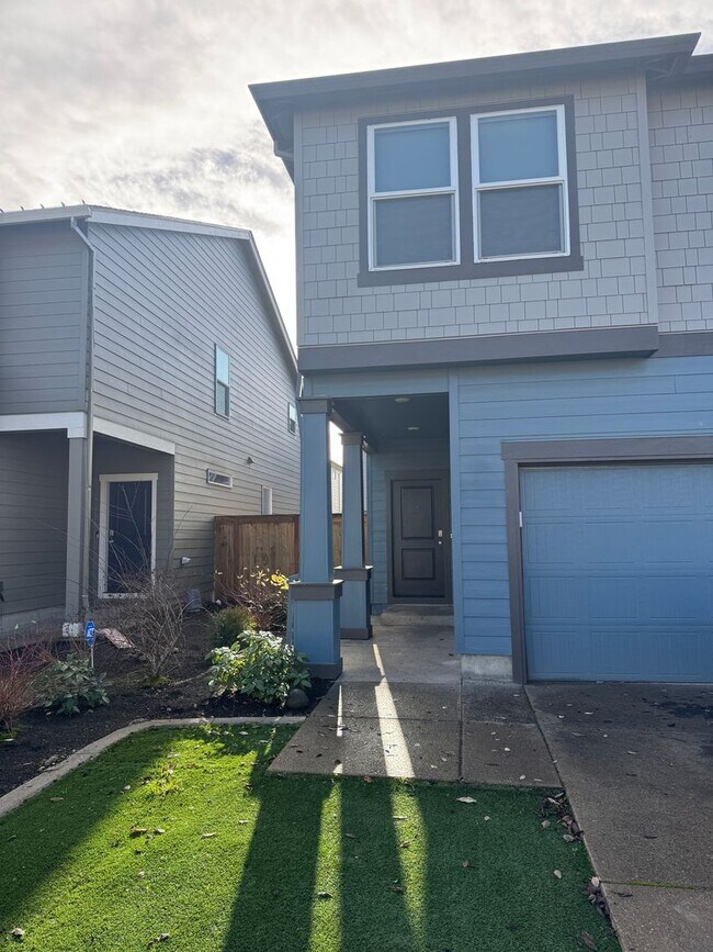 Foto del edificio - 4 Bedroom, 2.5 bath, newer home in desirable location!!