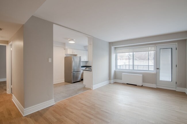 Building Photo - 4555 Av. Bonavista