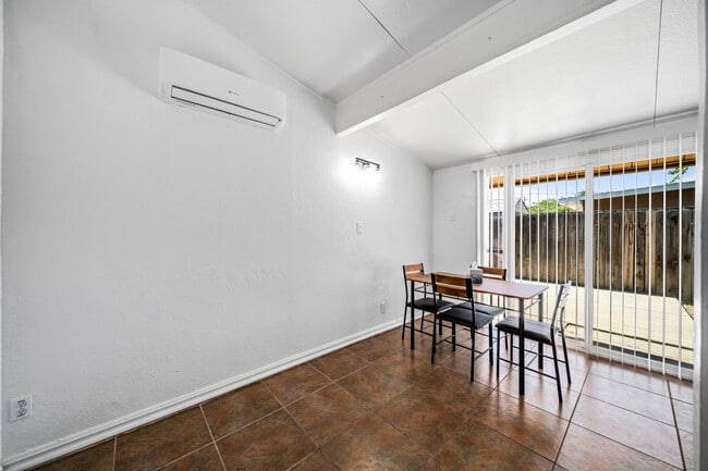 Habitaciones en alquiler - Área común - 45426 10th St W