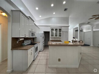 Building Photo - 7400 SW 37th Ct